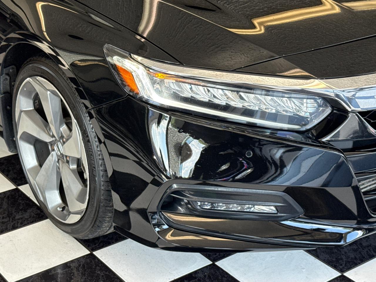 2018 Honda Accord Touring+Adaptive Cruise+Cooled Seats+CLEAN CARFAX Photo107
