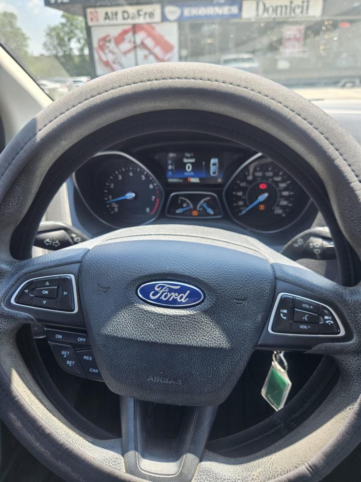 2015 Ford Focus 4DR SDN SE - Photo #17