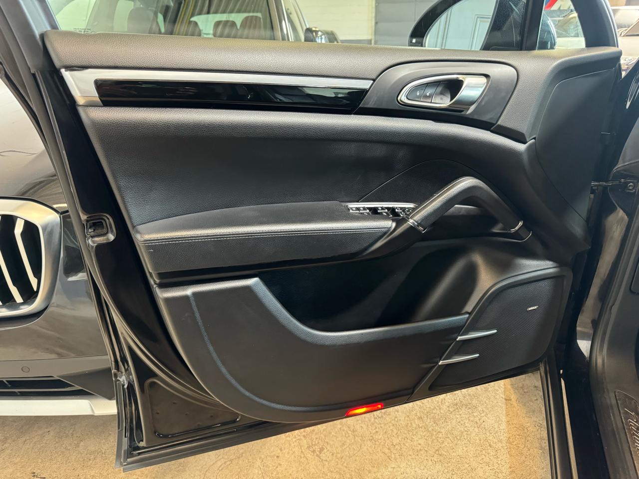 2017 Porsche Cayenne PLATINUM EDITION|NAV|BACKUP|PANO|BOSE|ONE OWNER| - Photo #6