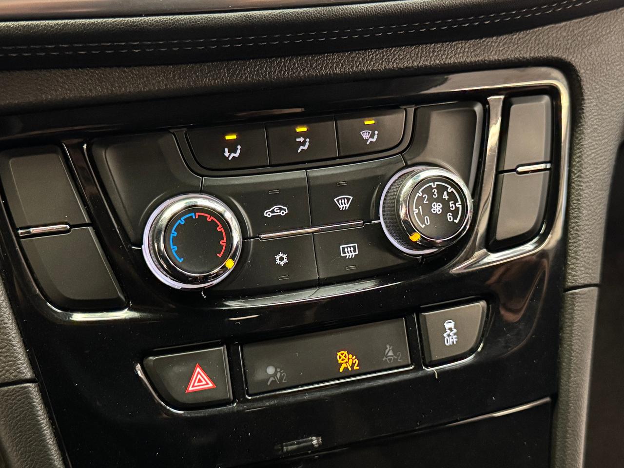 2017 Buick Encore Preferred+ApplePlay+Camera+A/C+CLEAN CARFAX Photo