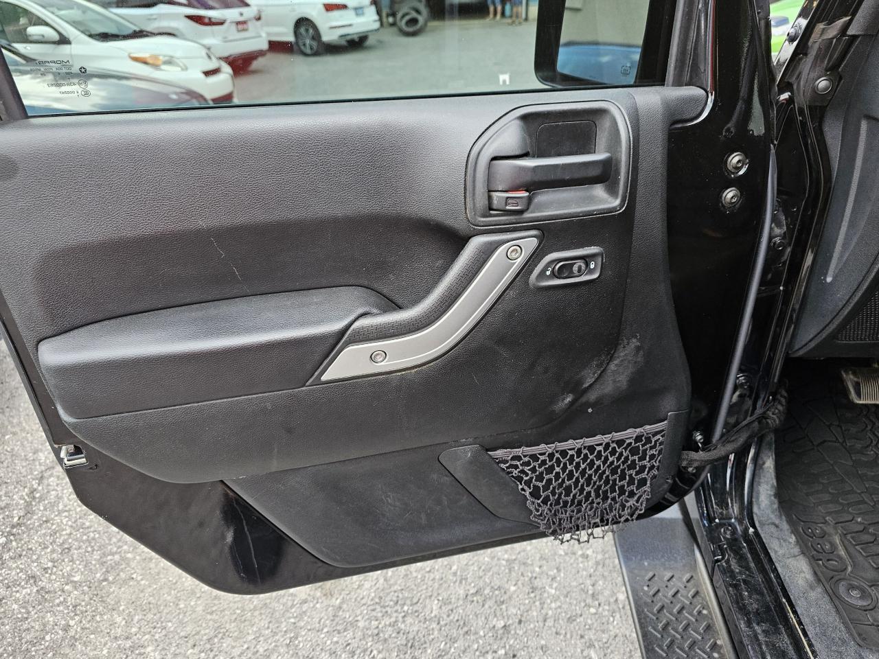 2018 Jeep Wrangler Sahara 4x4, AUTO, LEATHER, A/C, POWER GROUP, 211KM - Photo #14