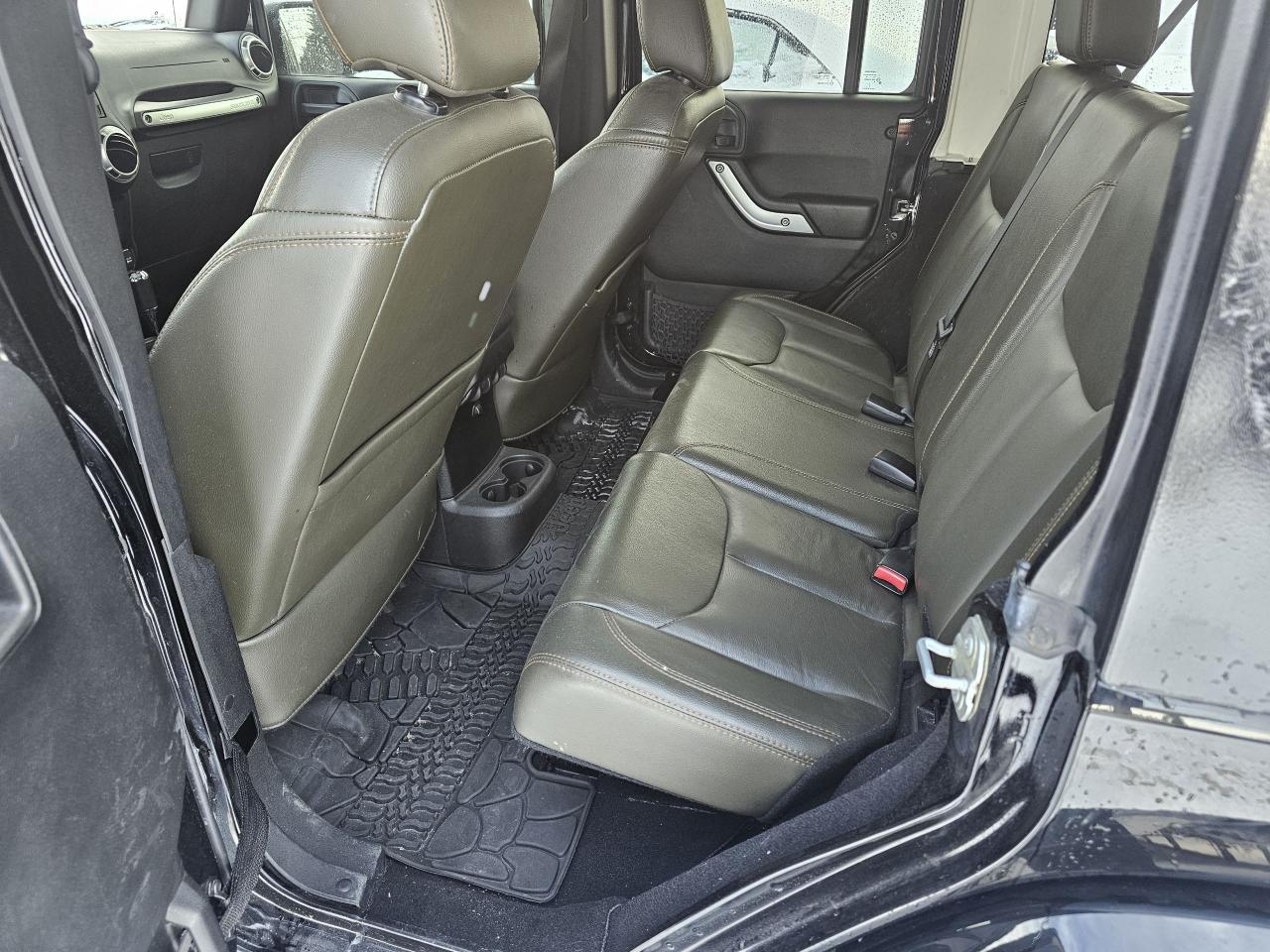 2018 Jeep Wrangler Sahara 4x4, AUTO, LEATHER, A/C, POWER GROUP, 211KM Photo