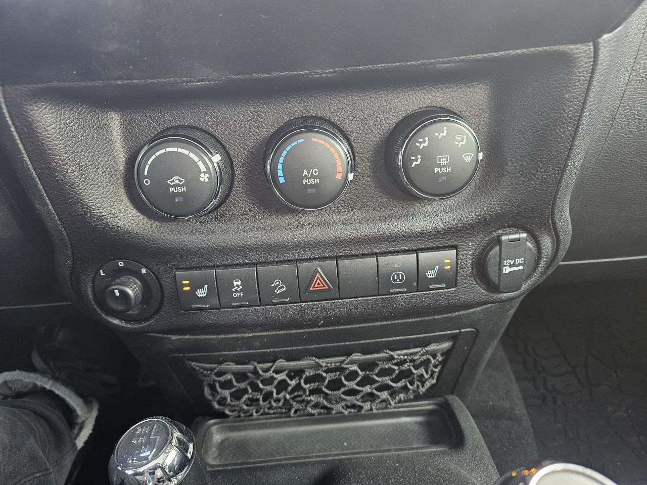 2018 Jeep Wrangler Sahara 4x4, AUTO, LEATHER, A/C, POWER GROUP, 211KM Photo