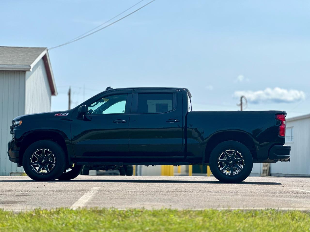 2019 Chevrolet Silverado RST 1500 CREWCAB Photo3