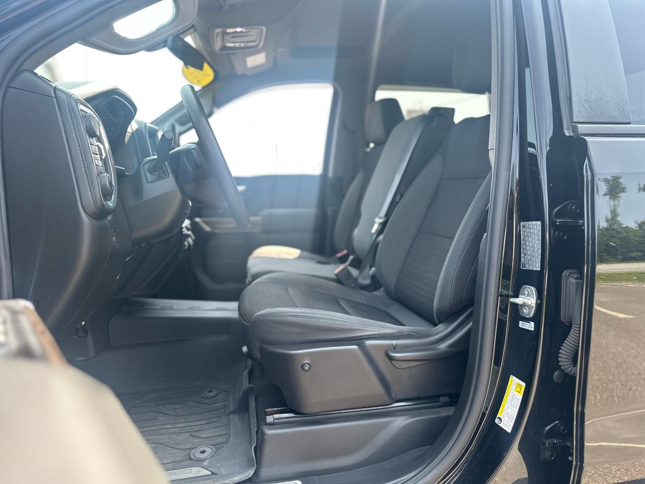 2019 Chevrolet Silverado RST 1500 CREWCAB Photo5