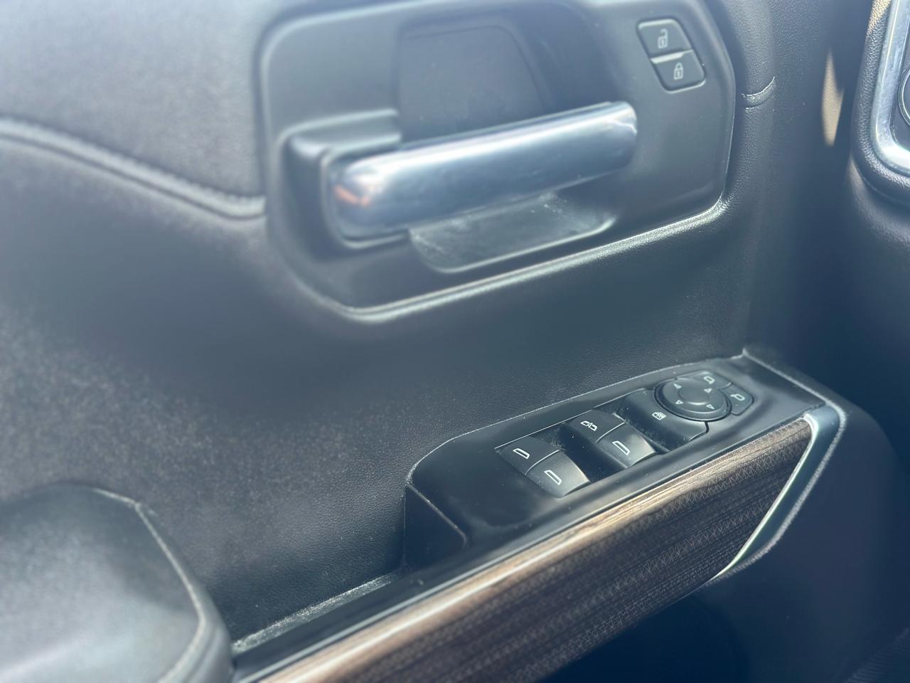 2019 Chevrolet Silverado RST 1500 CREWCAB Photo5