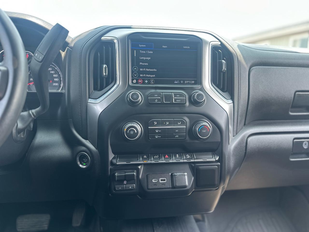 2019 Chevrolet Silverado RST 1500 CREWCAB Photo5