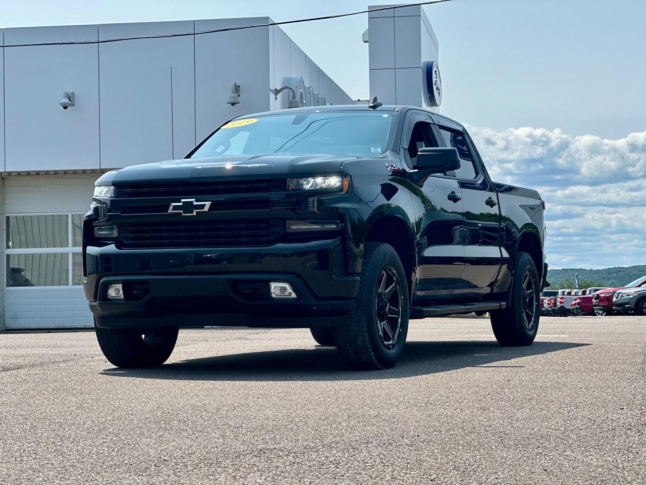 2019 Chevrolet Silverado RST 1500 CREWCAB Photo2