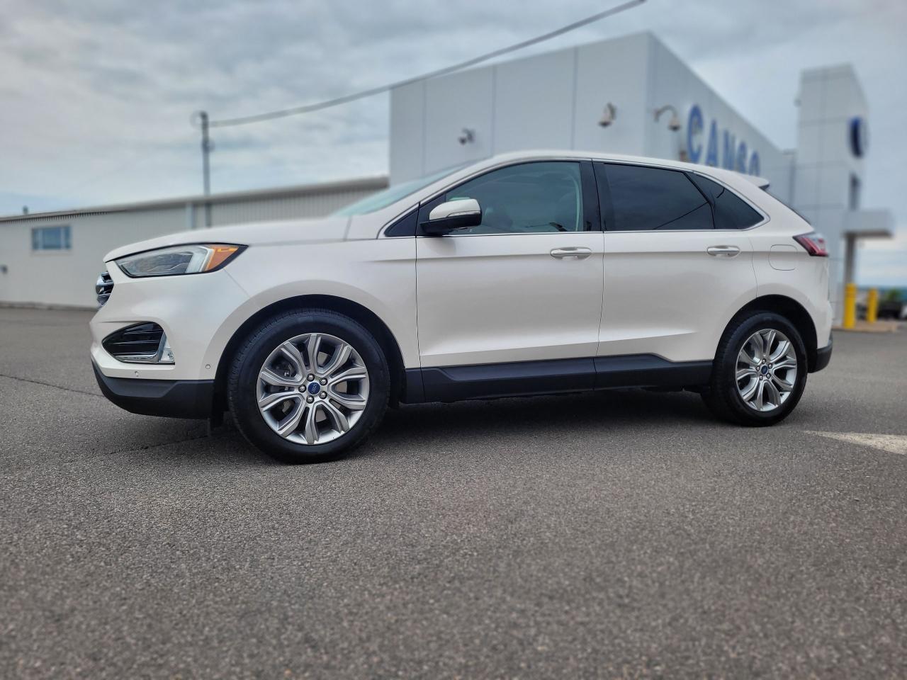 2019 Ford Edge TITANIUM AWD W/ MOONROOF Photo2