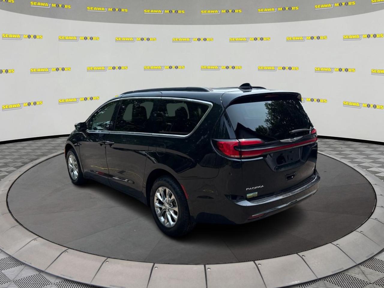 2022 Chrysler Pacifica Touring L - Photo #5