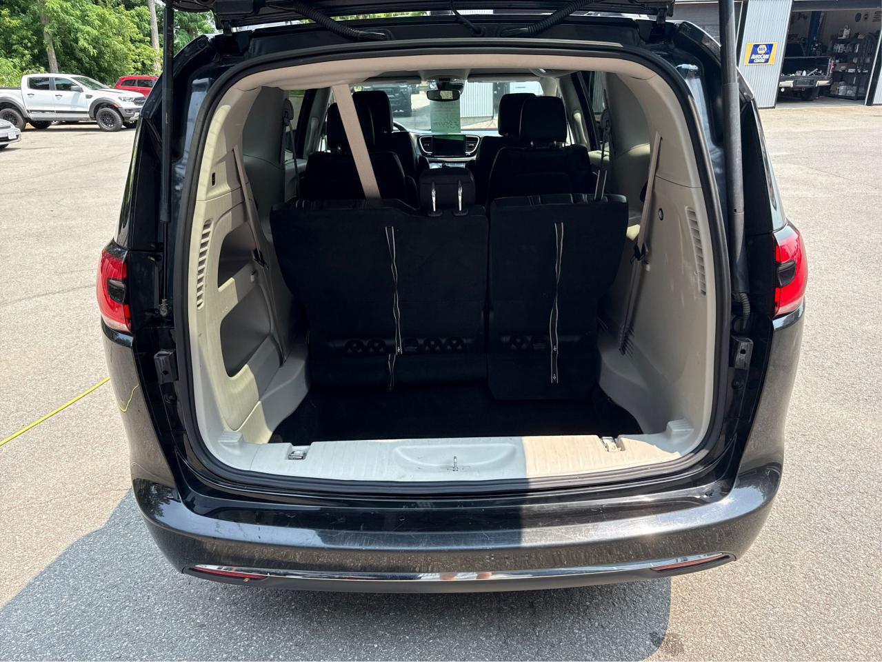 2022 Chrysler Pacifica Touring L - Photo #11