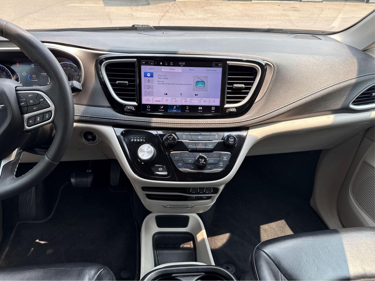 2022 Chrysler Pacifica Touring L - Photo #12