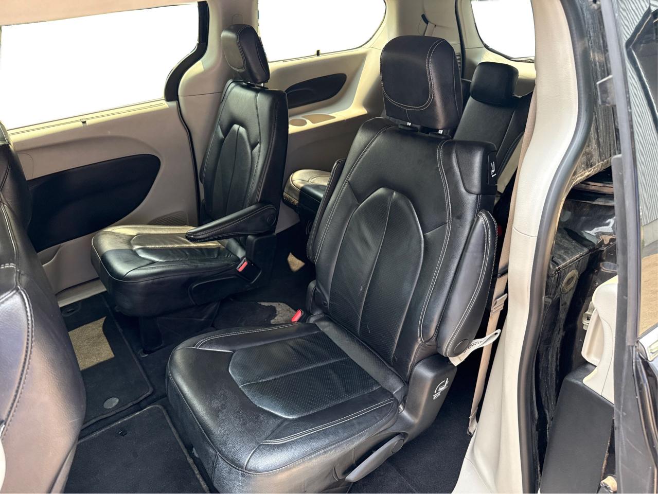 2022 Chrysler Pacifica Touring L - Photo #13
