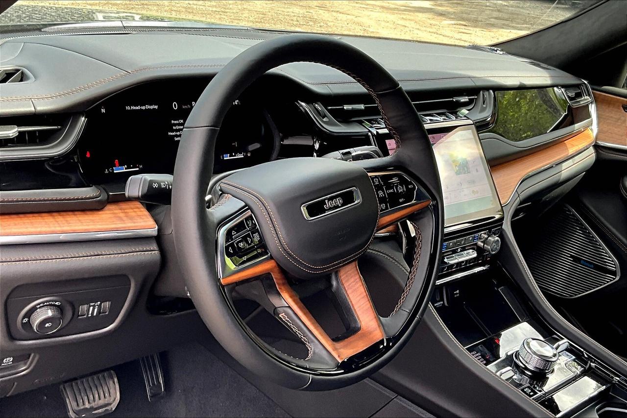 2025 Jeep Grand Cherokee SUMMIT  RESERVE | Lux Tech 5 | Adv Pro Tech 4 | Photo