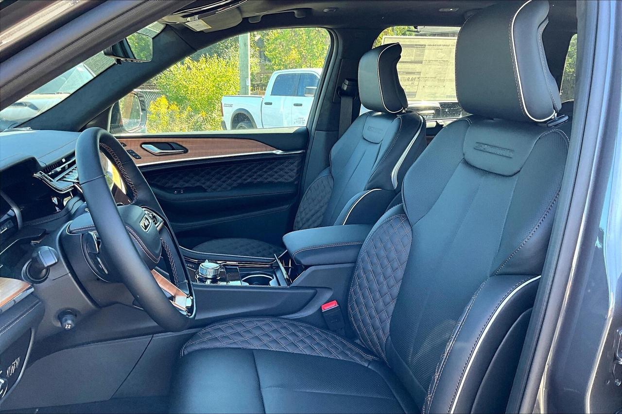 2025 Jeep Grand Cherokee SUMMIT  RESERVE | Lux Tech 5 | Adv Pro Tech 4 | Photo