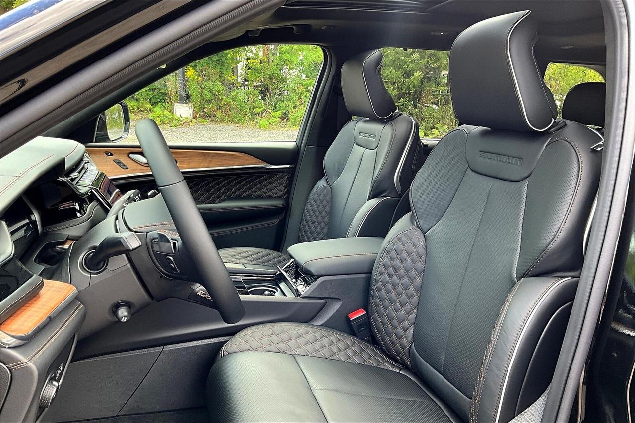 2025 Jeep Grand Cherokee SUMMIT  RESERVE | Lux Tech 5 | Adv Pro Tech 4 | Photo