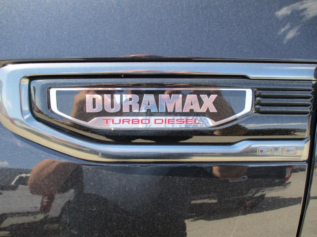 2023 GMC Sierra 1500 AT4 DURAMAX Photo9