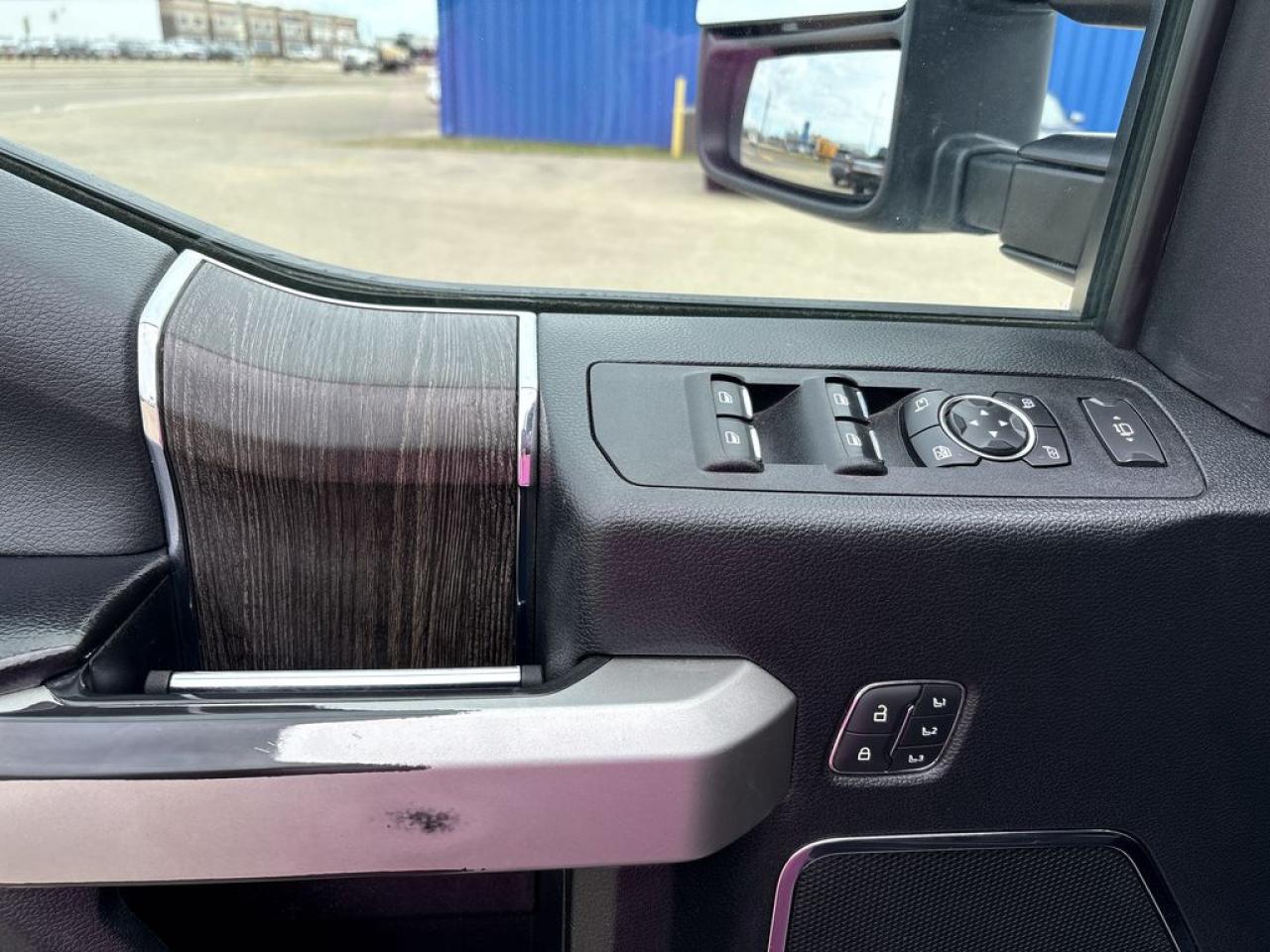 2021 Ford F-350 Super Duty SRW Lariat Photo4