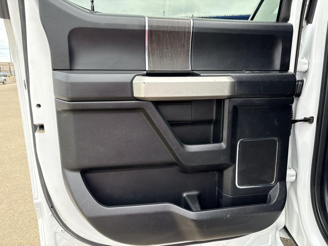 2021 Ford F-350 Super Duty SRW Lariat Photo5