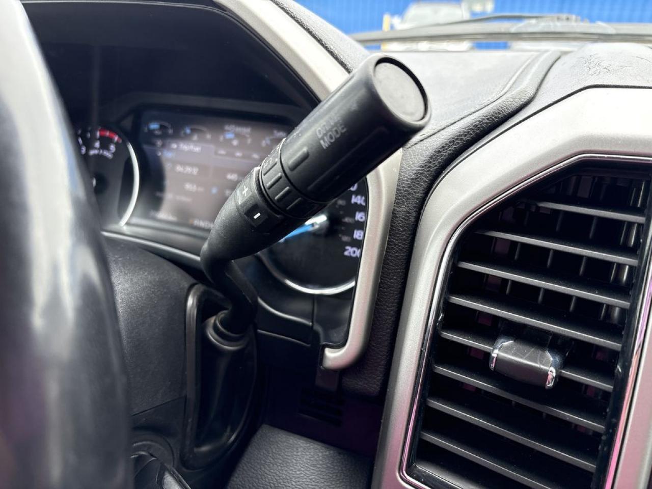 2021 Ford F-350 Super Duty SRW Lariat Photo5