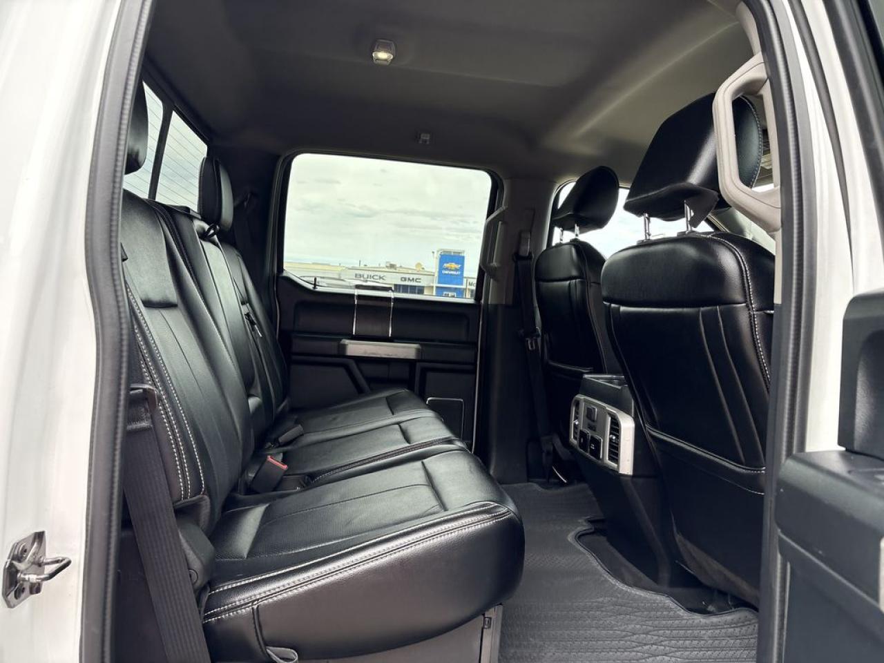 2021 Ford F-350 Super Duty SRW Lariat Photo5