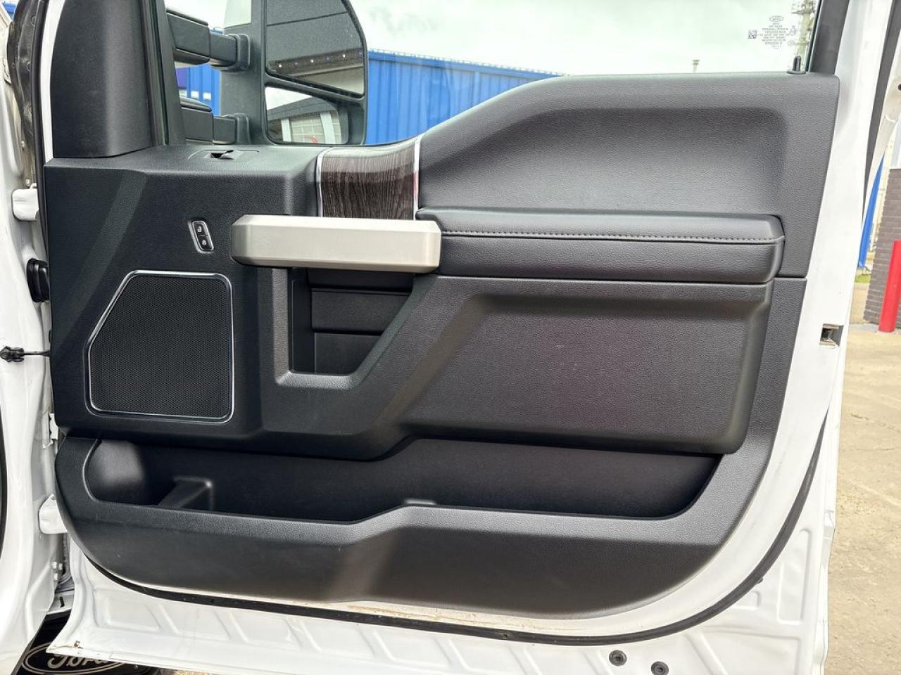 2021 Ford F-350 Super Duty SRW Lariat Photo5