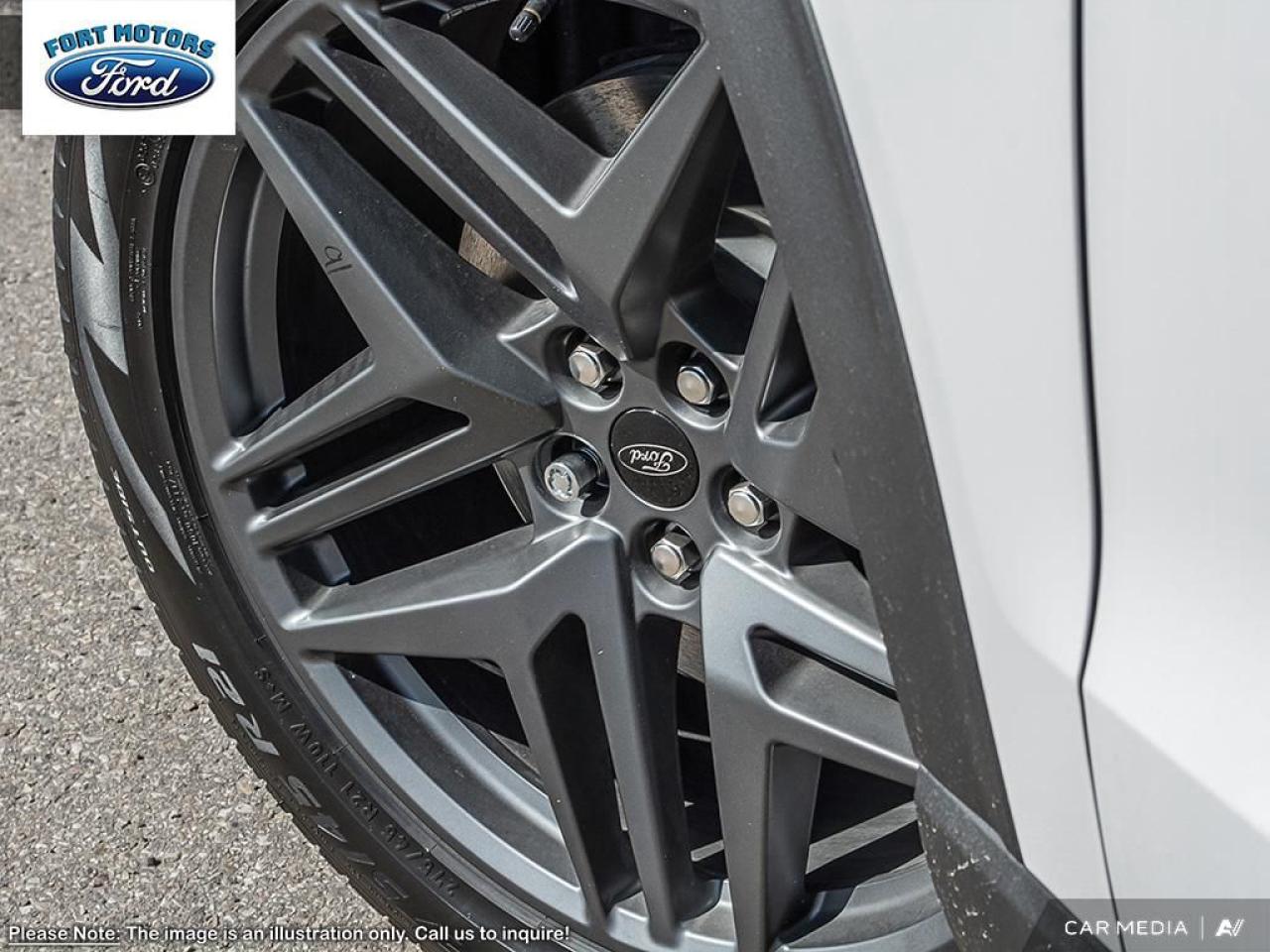 2025 Ford Explorer ST Photo5