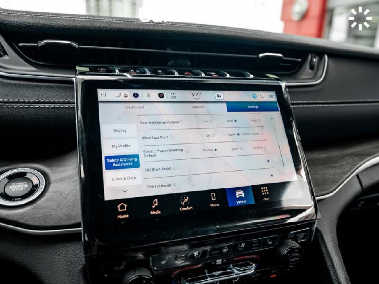 2025 Jeep Grand Cherokee L LIMITED Panoroof Luxury Tech Group II Active Lane Management Photo