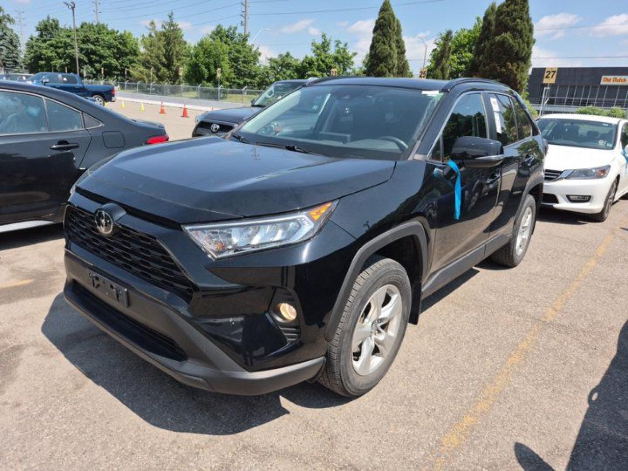 Used 2020 Toyota RAV4 XLE AWD | Sunroof | Adaptive Cruise Control | Heated Seats & Steering | Apple CarPlay | and More ! for sale in Guelph, ON