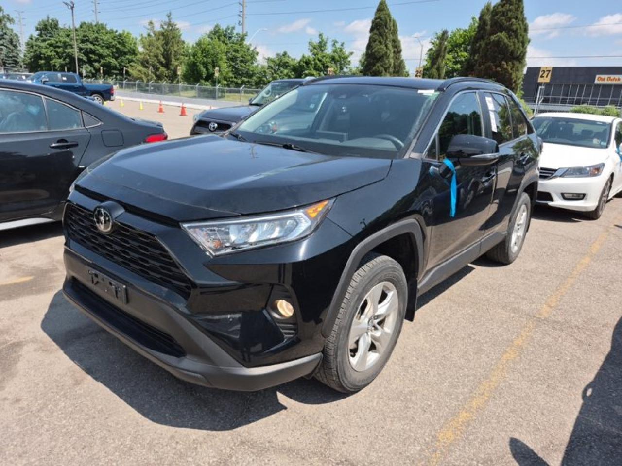 Used 2020 Toyota RAV4 XLE AWD | Sunroof | Adaptive Cruise Control | Heated Seats & Steering | Apple CarPlay | and More ! for sale in Guelph, ON