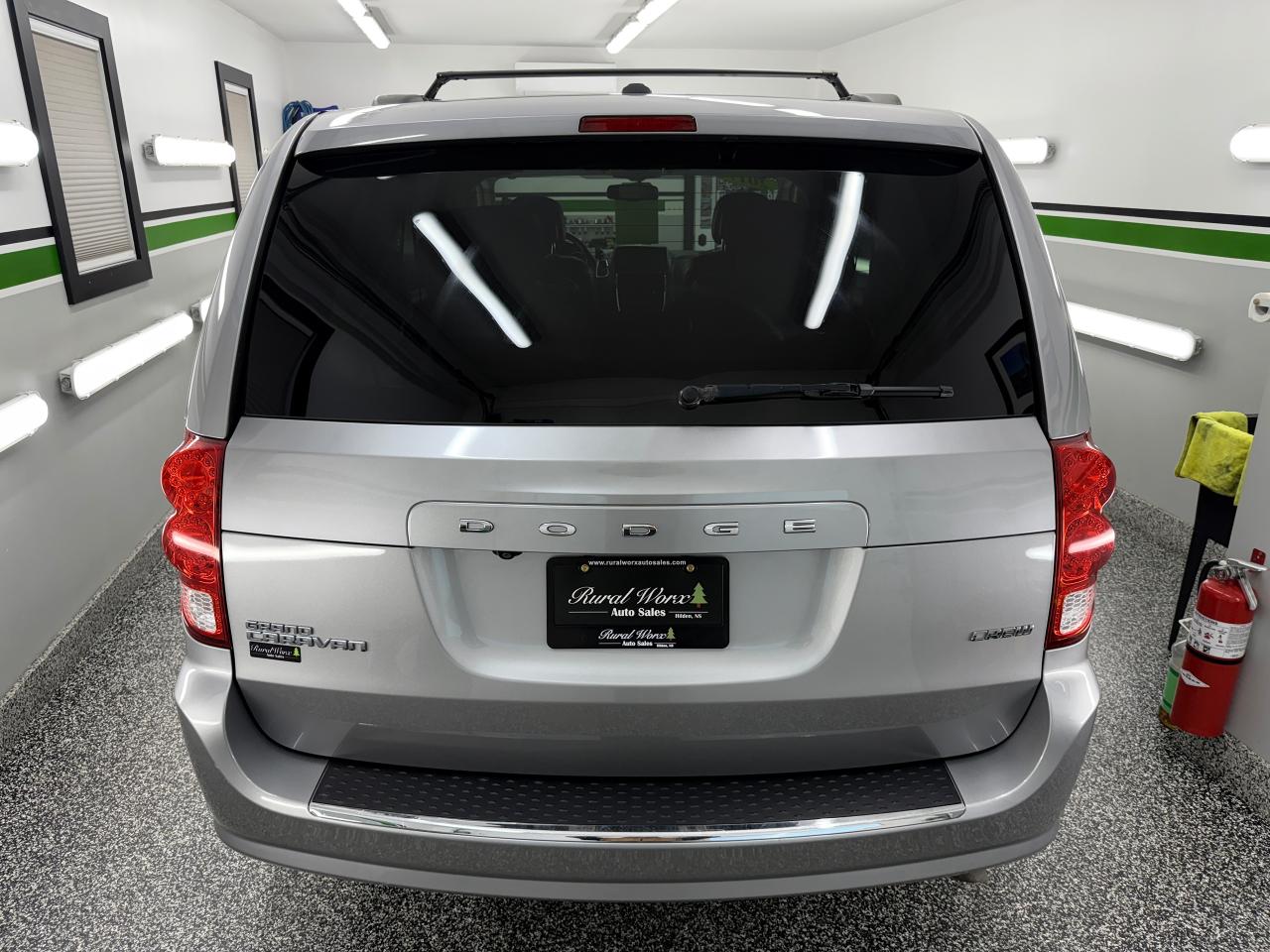 2017 Dodge Grand Caravan Crew Plus - Photo #5