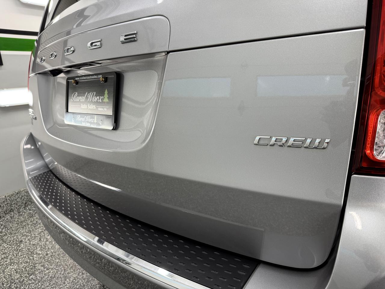 2017 Dodge Grand Caravan Crew Plus - Photo #6