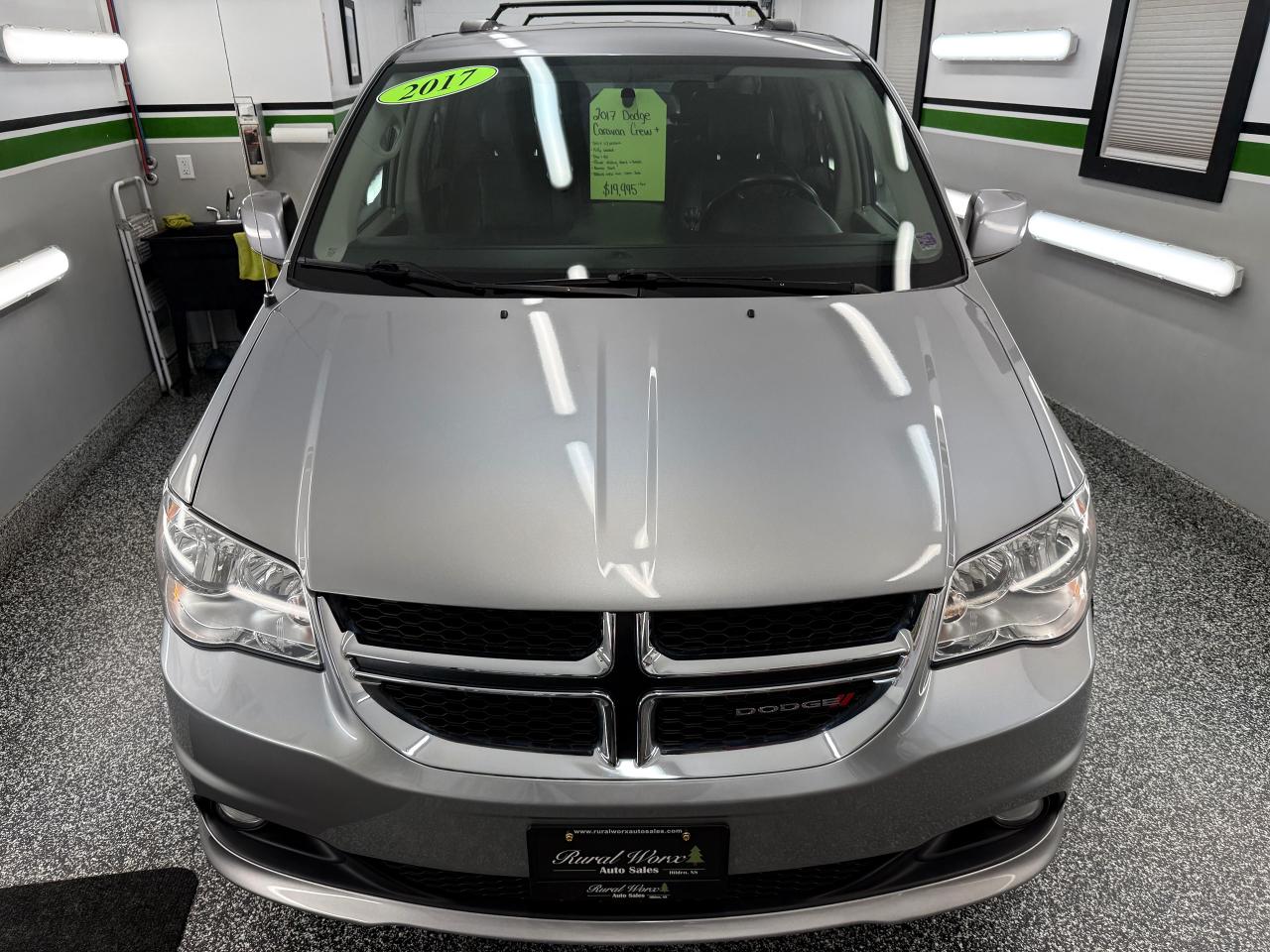 2017 Dodge Grand Caravan Crew Plus - Photo #2