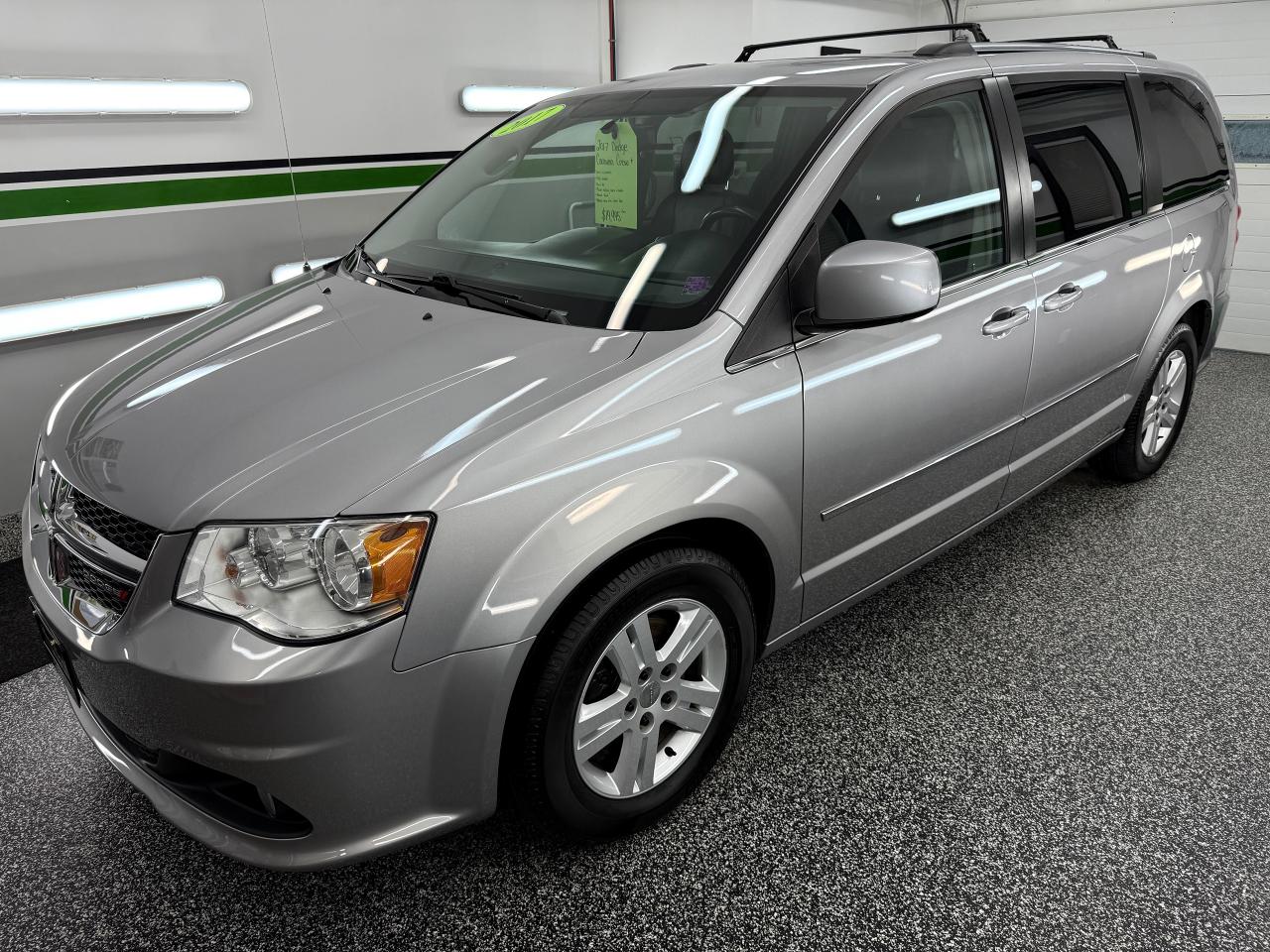 2017 Dodge Grand Caravan Crew Plus - Photo #3