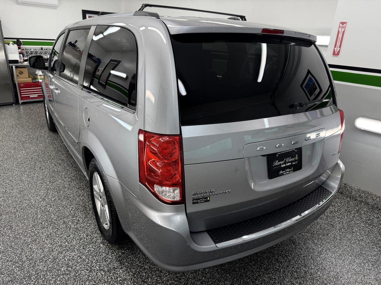 2017 Dodge Grand Caravan Crew Plus - Photo #4