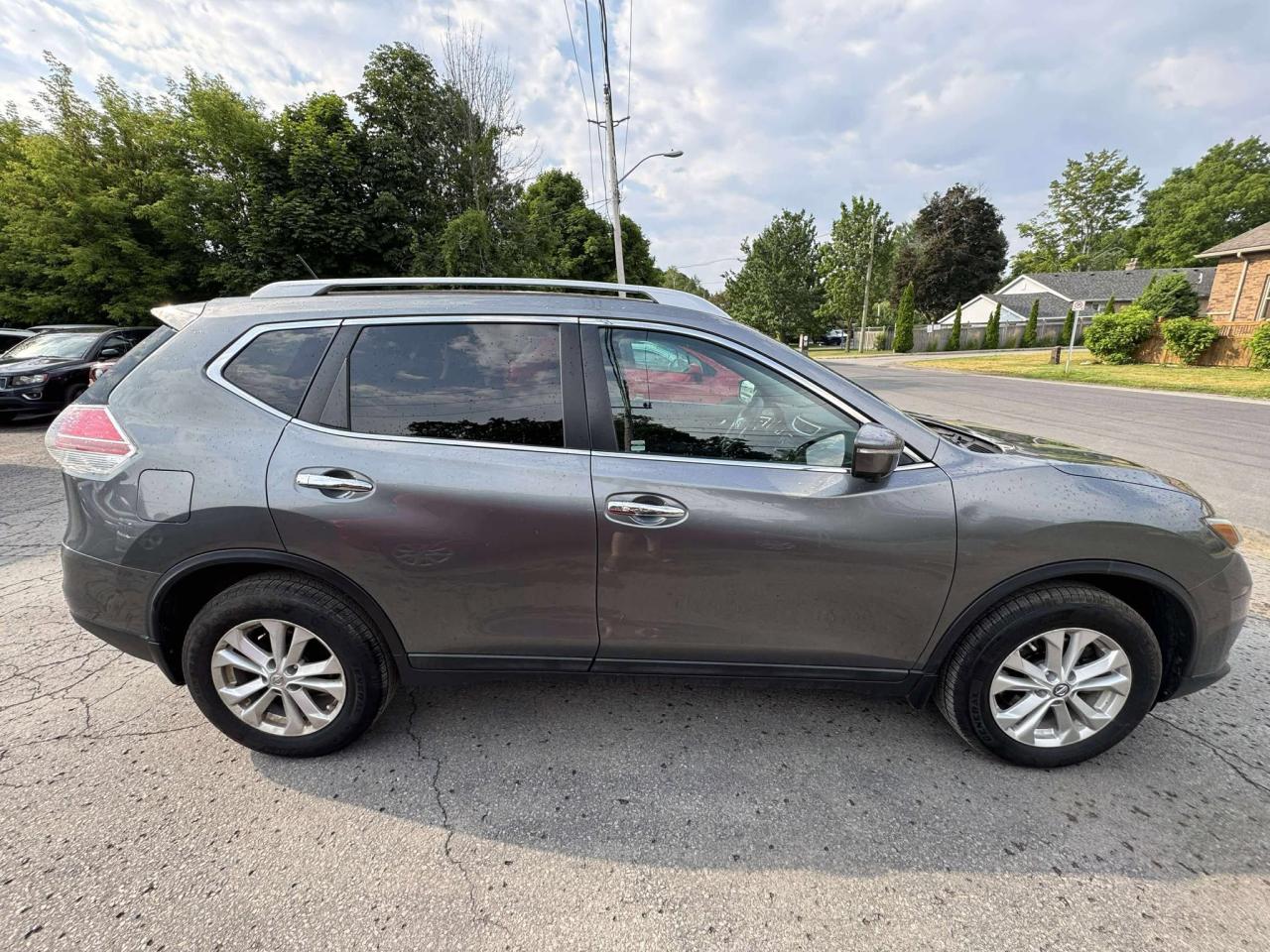 2015 Nissan Rogue SV - Photo #9