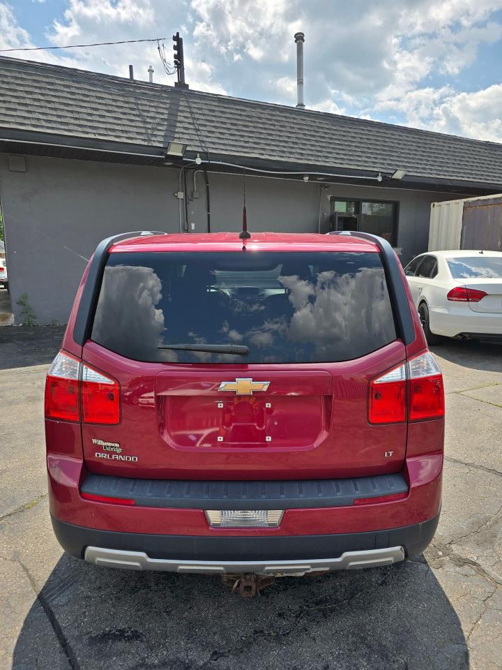 2012 Chevrolet Orlando 2LT - Photo #11