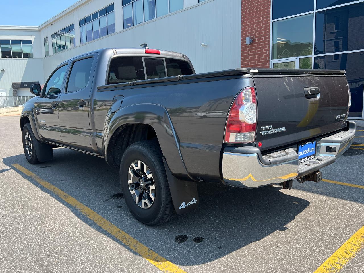 2015 Toyota Tacoma V6 4WD CERTIFIED - Photo #4
