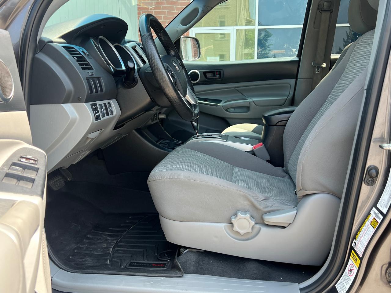 2015 Toyota Tacoma V6 4WD CERTIFIED - Photo #11
