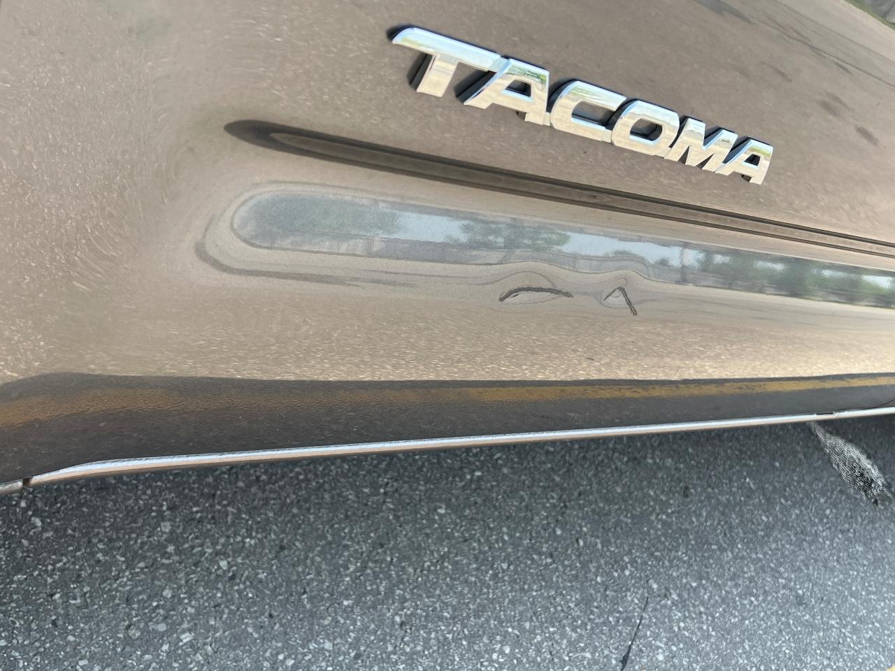 2015 Toyota Tacoma V6 4WD CERTIFIED - Photo #18