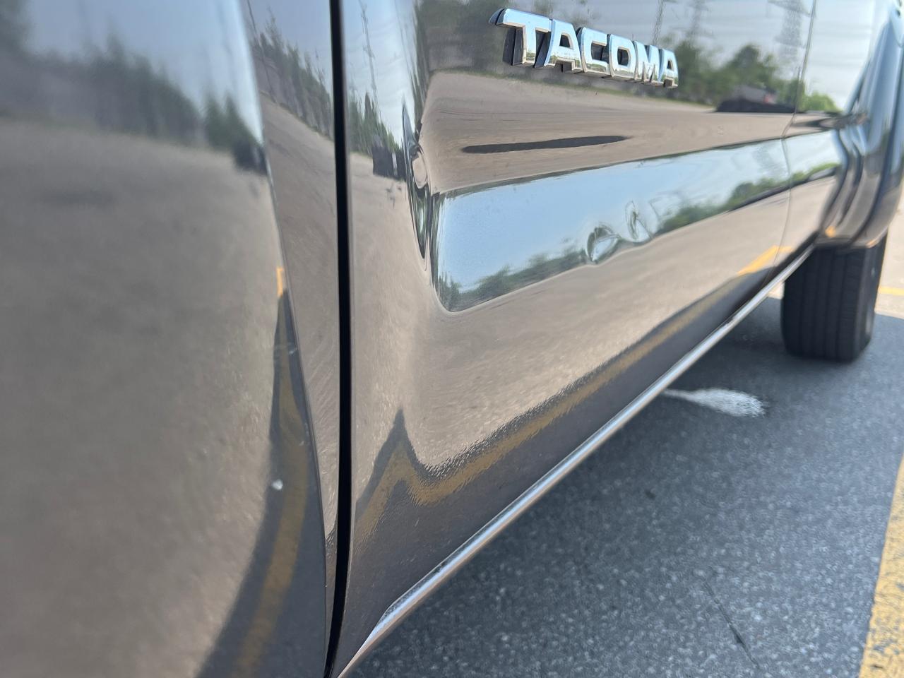 2015 Toyota Tacoma V6 4WD CERTIFIED - Photo #17