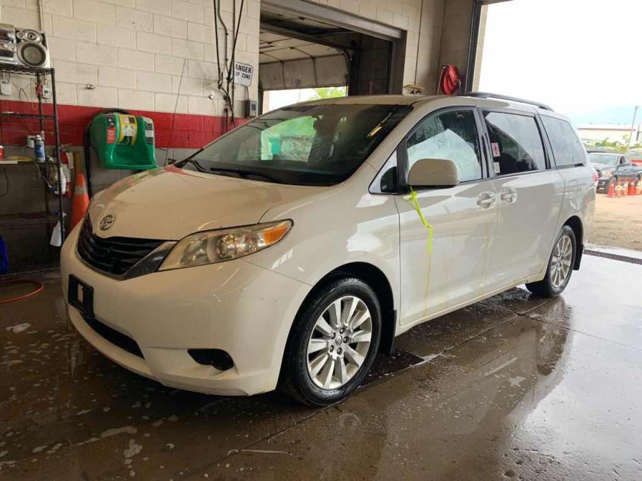 Used 2014 Toyota Sienna LE for sale in Innisfil, ON