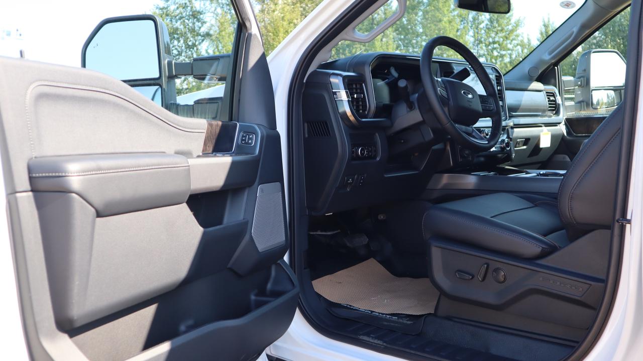 2025 Ford F-350 4X4 CREW CAB PICKUP/ Photo5