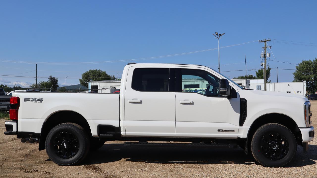 2025 Ford F-350 4X4 CREW CAB PICKUP/ Photo4