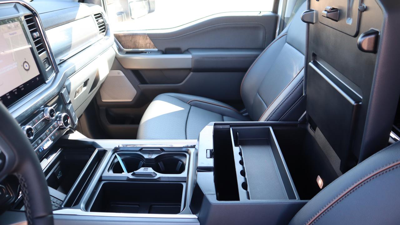 2025 Ford F-350 4X4 CREW CAB PICKUP/ Photo5
