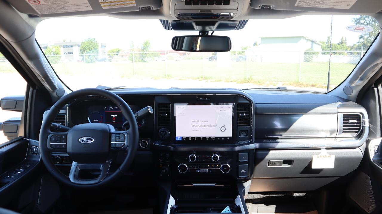 2025 Ford F-350 4X4 CREW CAB PICKUP/ Photo5