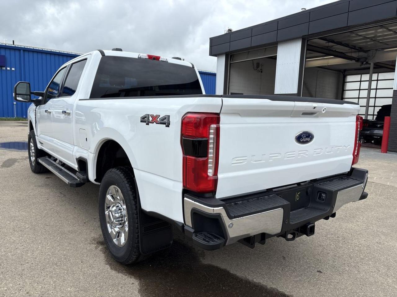 2025 Ford F-350 Super Duty SRW LARIAT 6.8' Box 618A Photo4