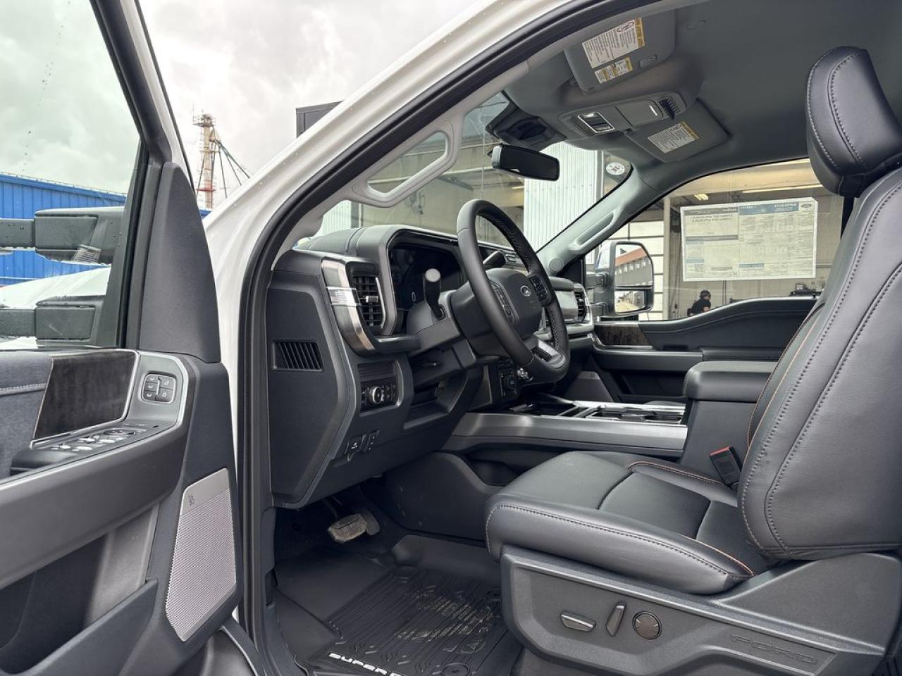 2025 Ford F-350 Super Duty SRW LARIAT 6.8' Box 618A Photo5