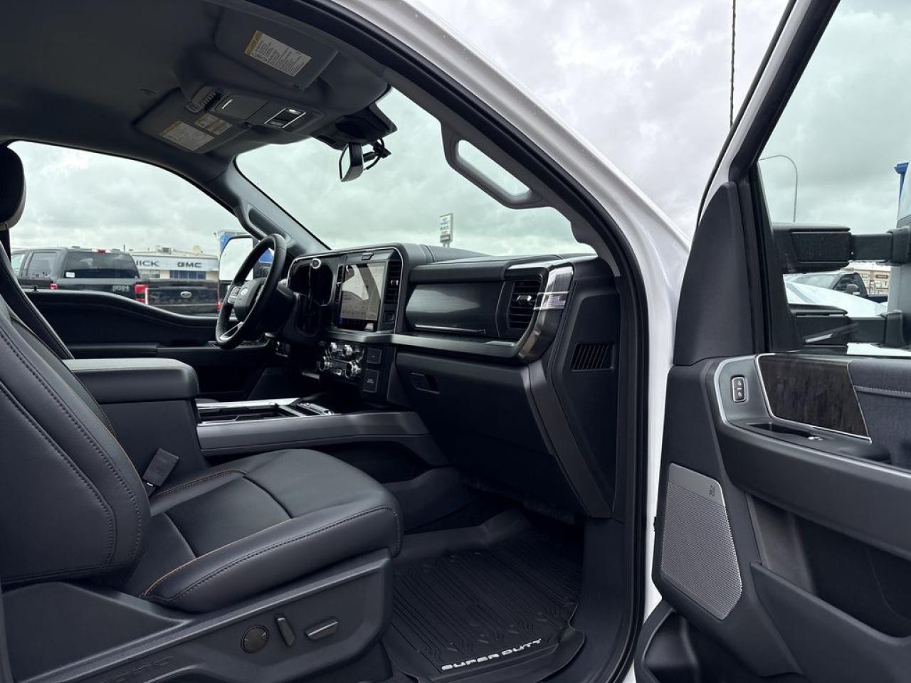 2025 Ford F-350 Super Duty SRW LARIAT 6.8' Box 618A Photo5
