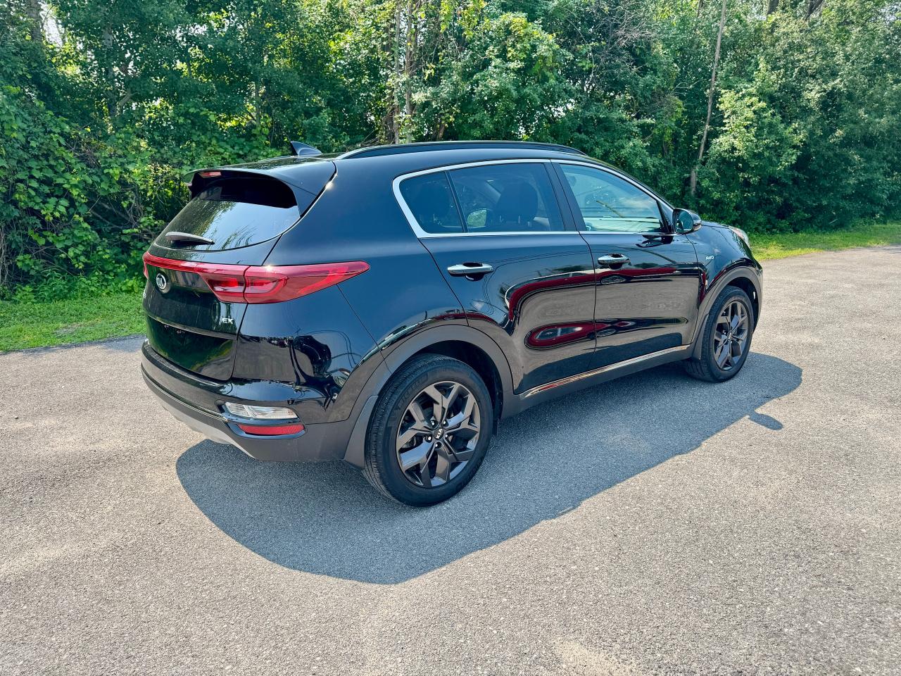2022 Kia Sportage EX Premium AWD Panoramic Roof | One Owner - Photo #12